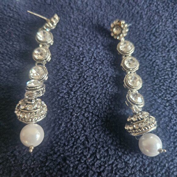 Diamonds and pearl Necklace Set with matching earrings length adjusting string - Picture 2 of 3